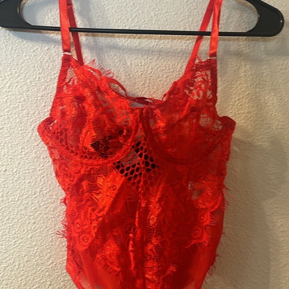 NWT Fashion Nova helplessly romantic teddy size small - Picture 2 of 7